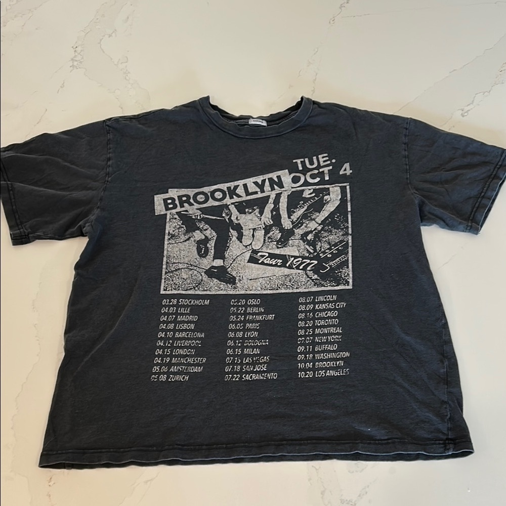 Garage Brooklyn Dark Gray Graphic T-Shirt Size XS/S